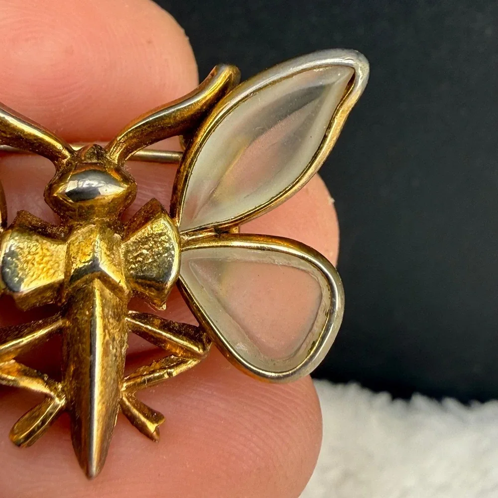 Vintage Trifari Petalette Butterfly Brooch Gold Tone Poured Glass Insect Pin